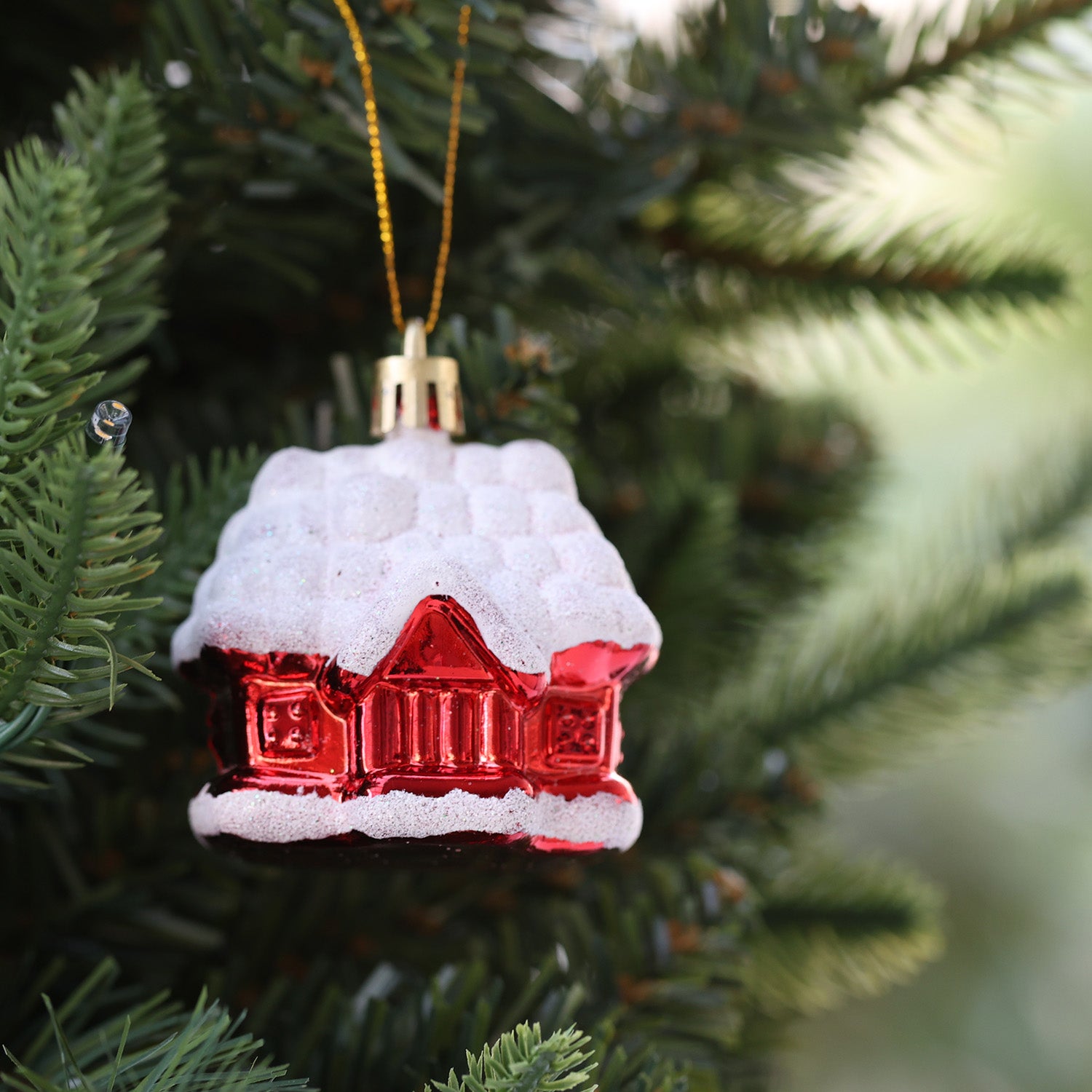 6cm 2pcs Cozy Red Cabin Christmas Shatterproof Ornaments 04802