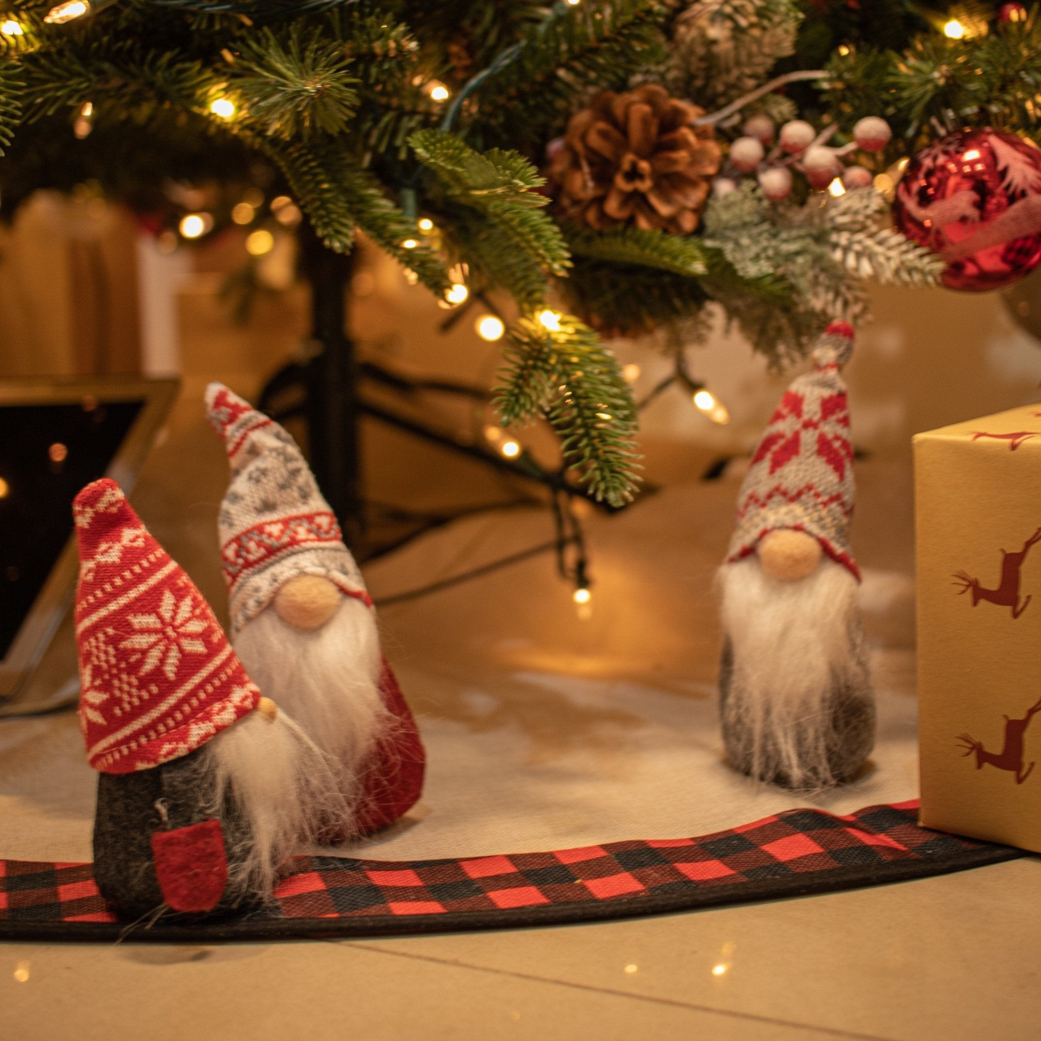 🎄 The Ultimate Christmas Tree Skirt Guide - MODA FLORA Santa's Workshop