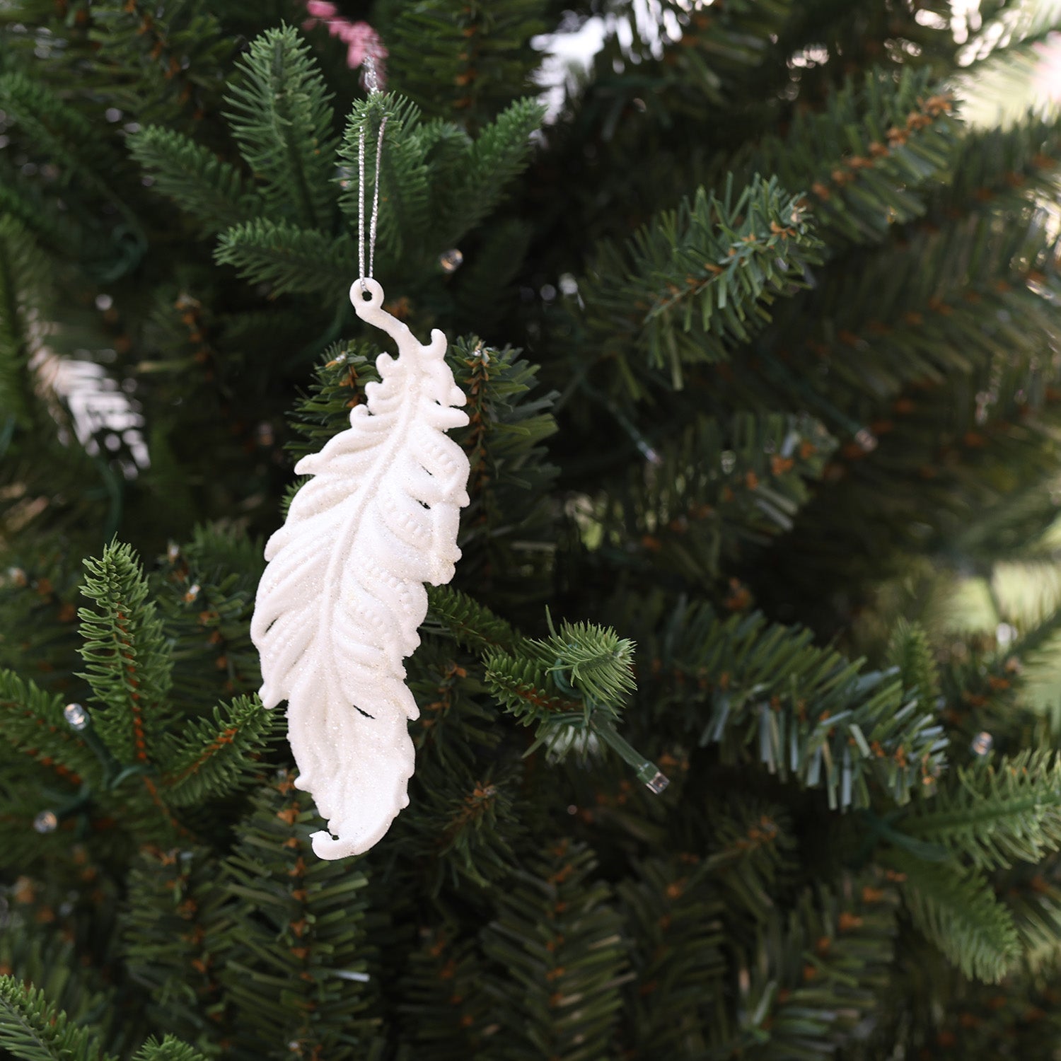 13cm 2pcs Shatterproof Elegant White Feather Christmas Ornaments 02702 - MODA FLORA Santa's Workshop