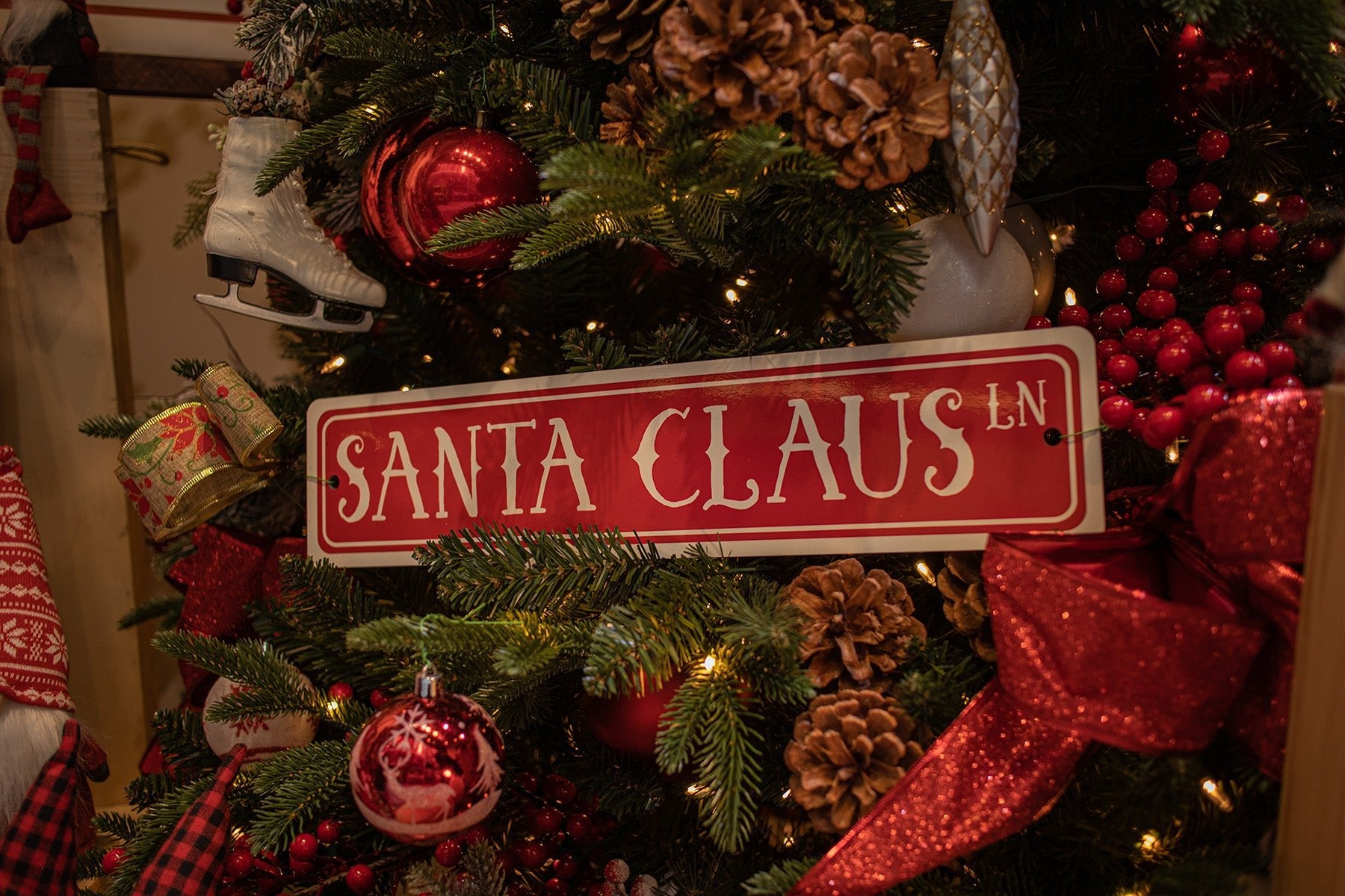 Christmas Sign Santa Claus Lane Street Sign 10x45cm - MODA FLORA Santa's Workshop