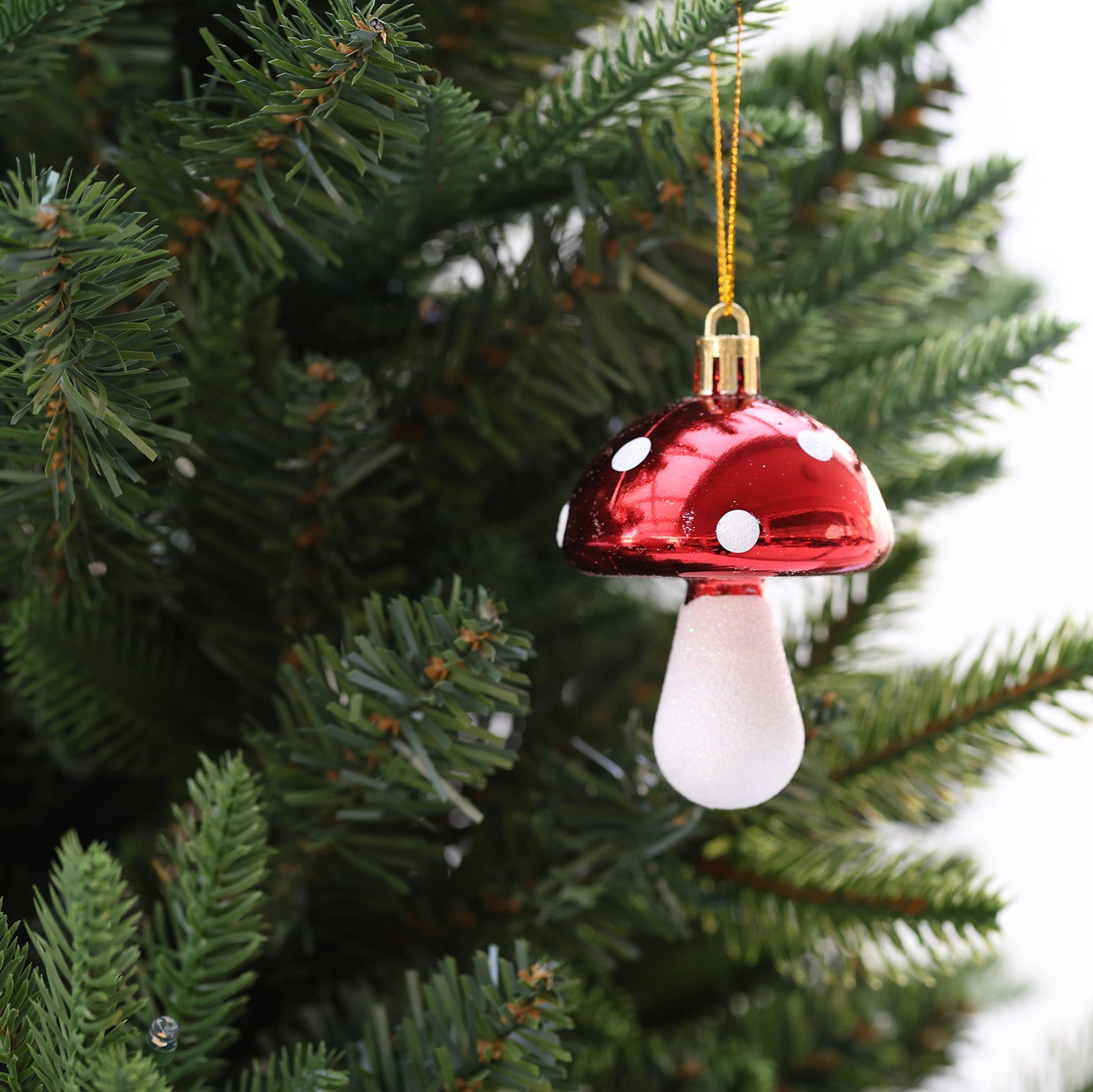 7cm 2pcs Red and White Mushroom Christmas Shatterproof Ornaments 04702