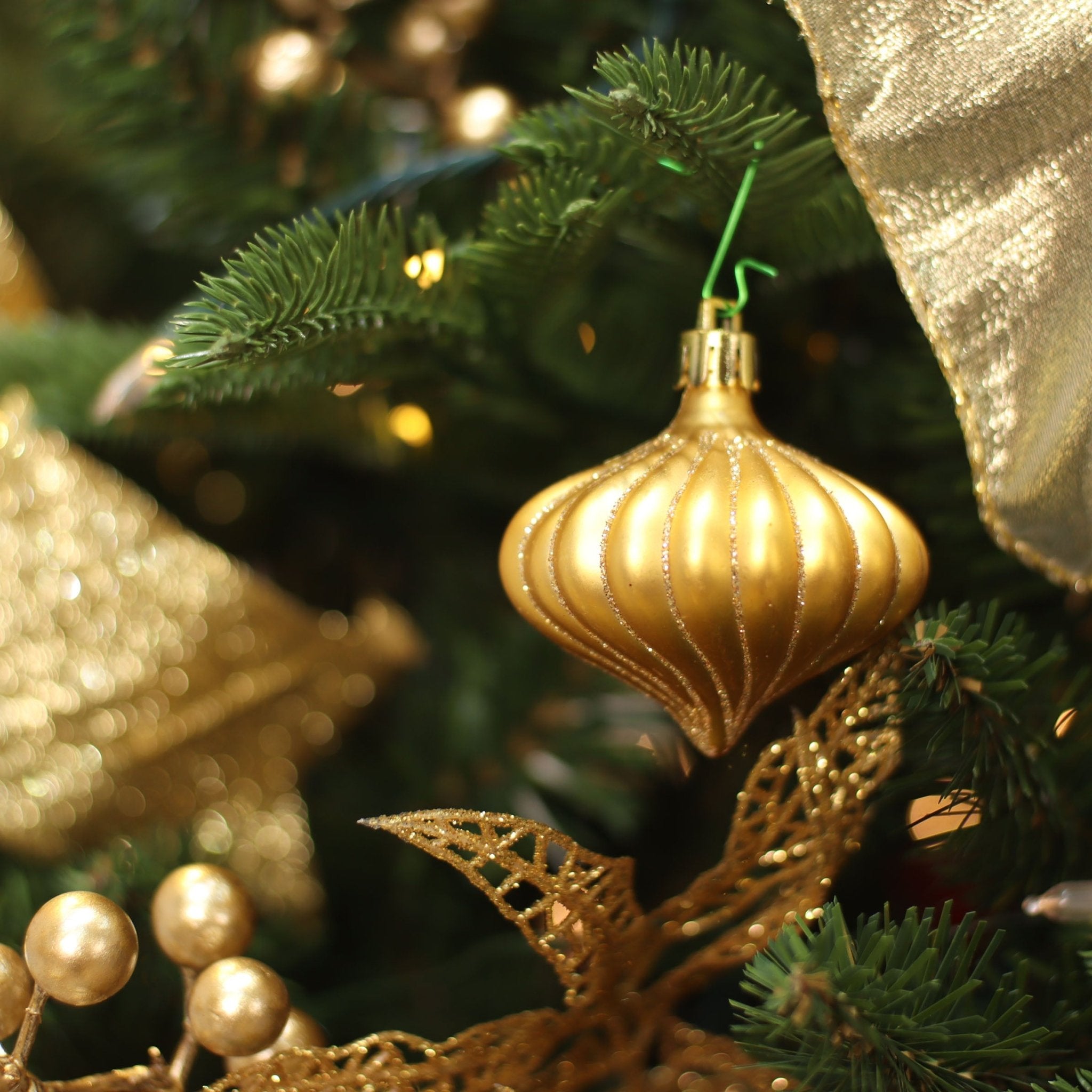 4pcs 6cm Gold Onion Shatterproof Ornament Set 00204 - MODA FLORA Santa's Workshop